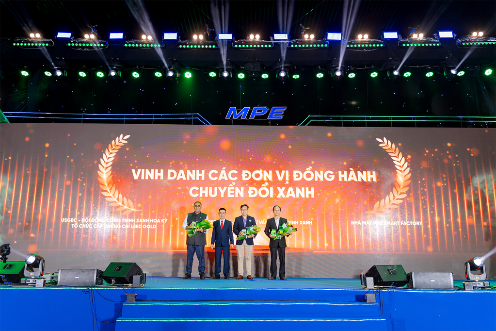 MPE vinh danh các đơn vị đồng hành chuyển đổi số
